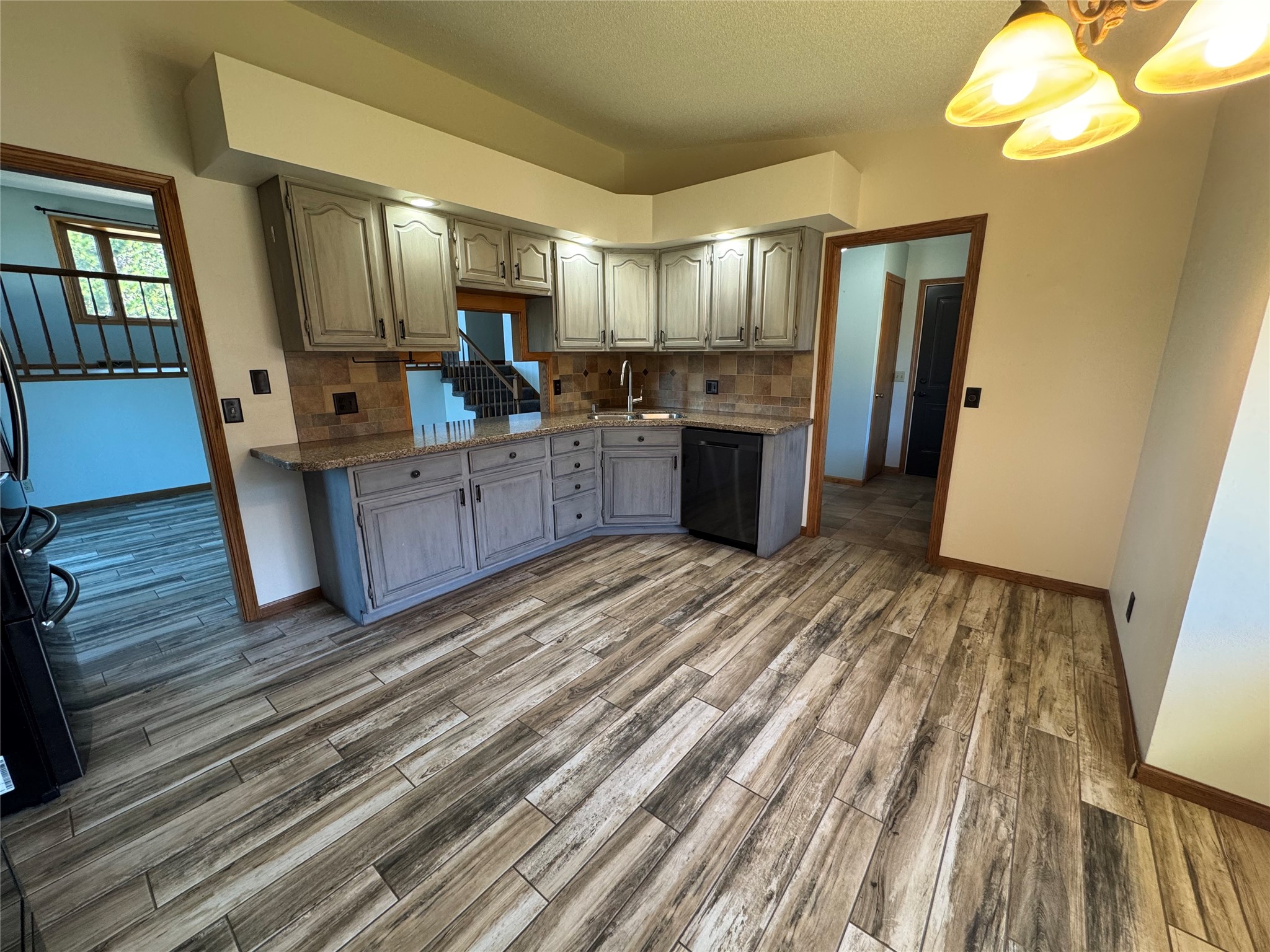 4002 Oak Knoll Drive Property Photo 4