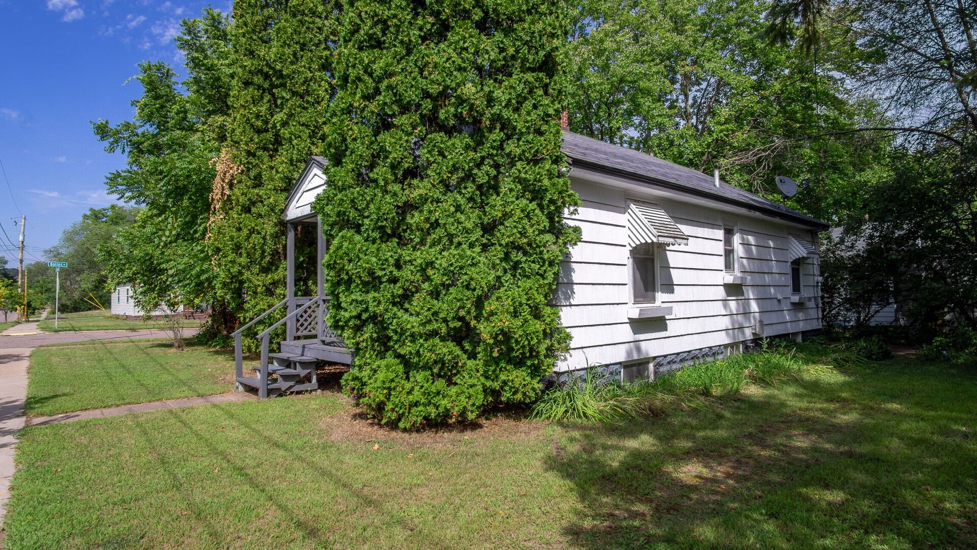 2627 7th Street Property Photo 2