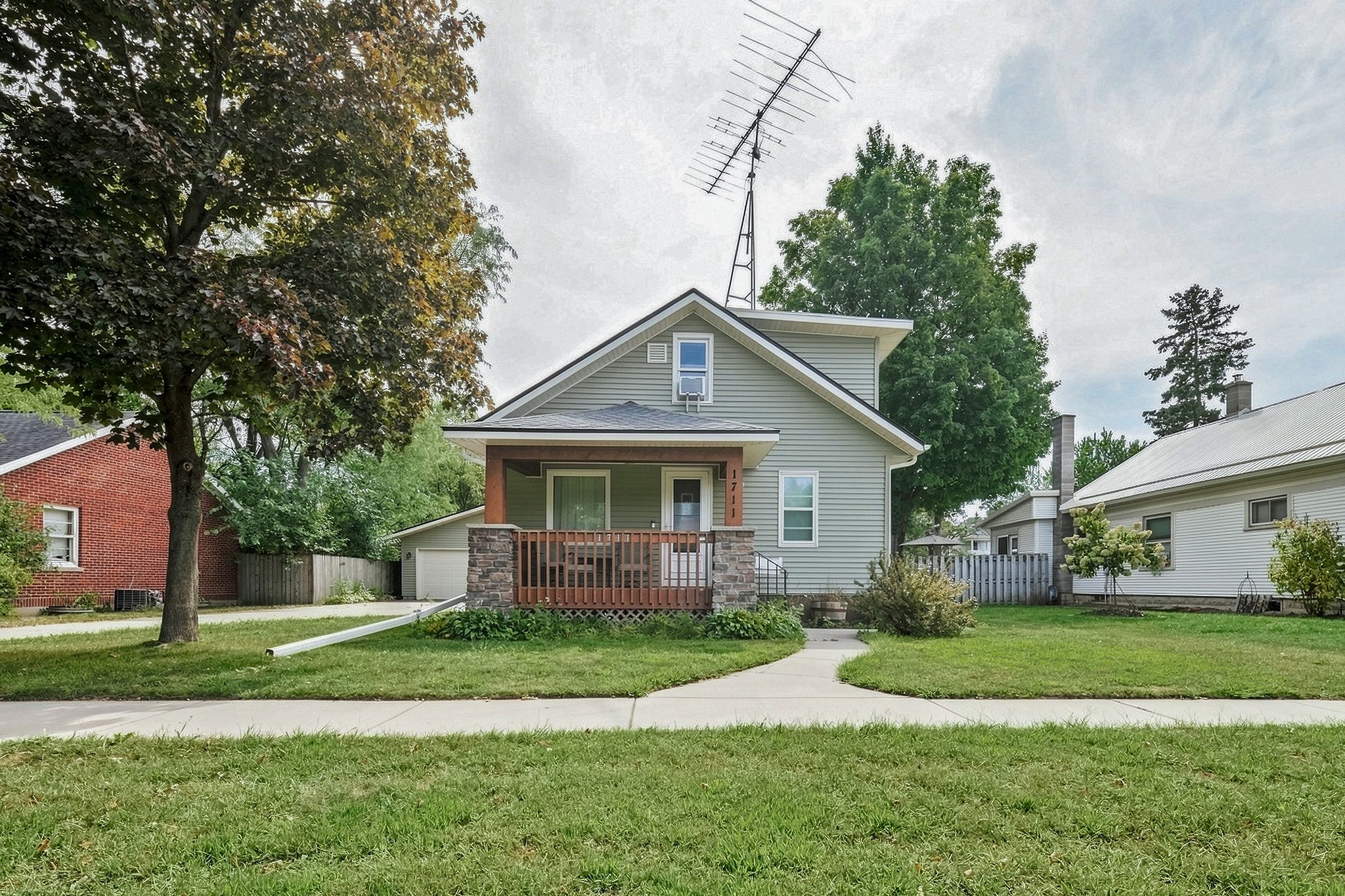 1711 Hayden Avenue Property Photo 1