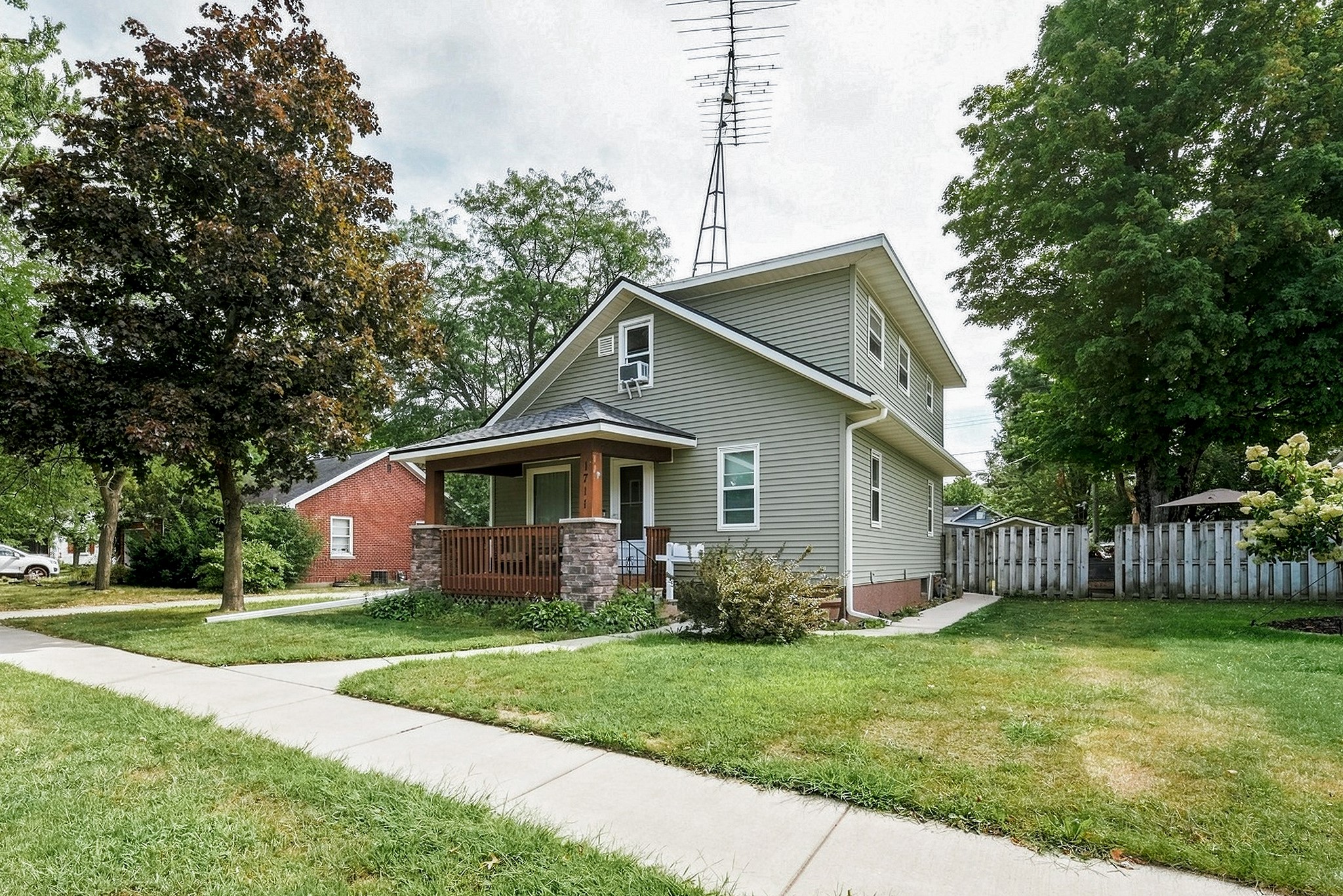 1711 Hayden Avenue Property Photo 2