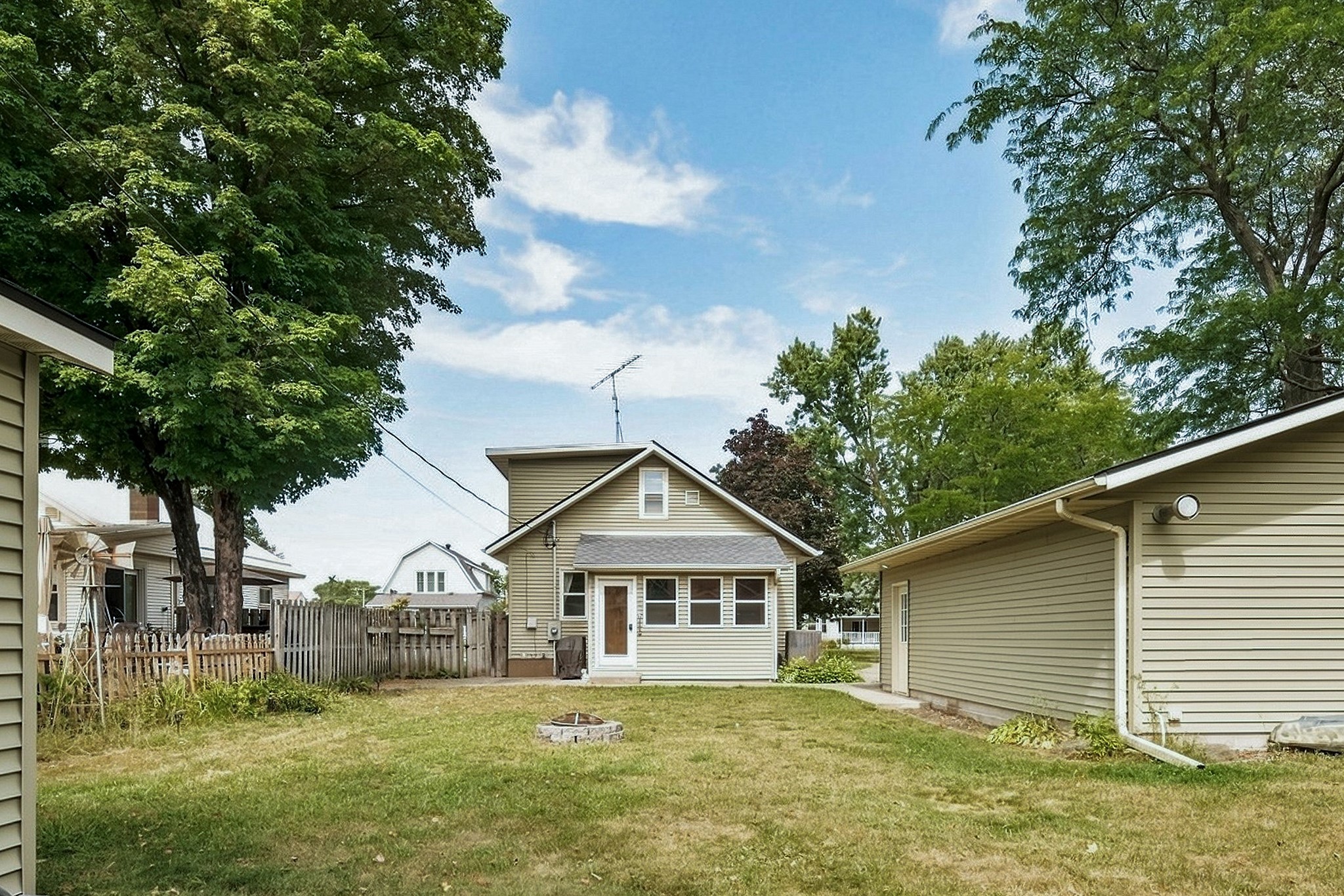 1711 Hayden Avenue Property Photo 6