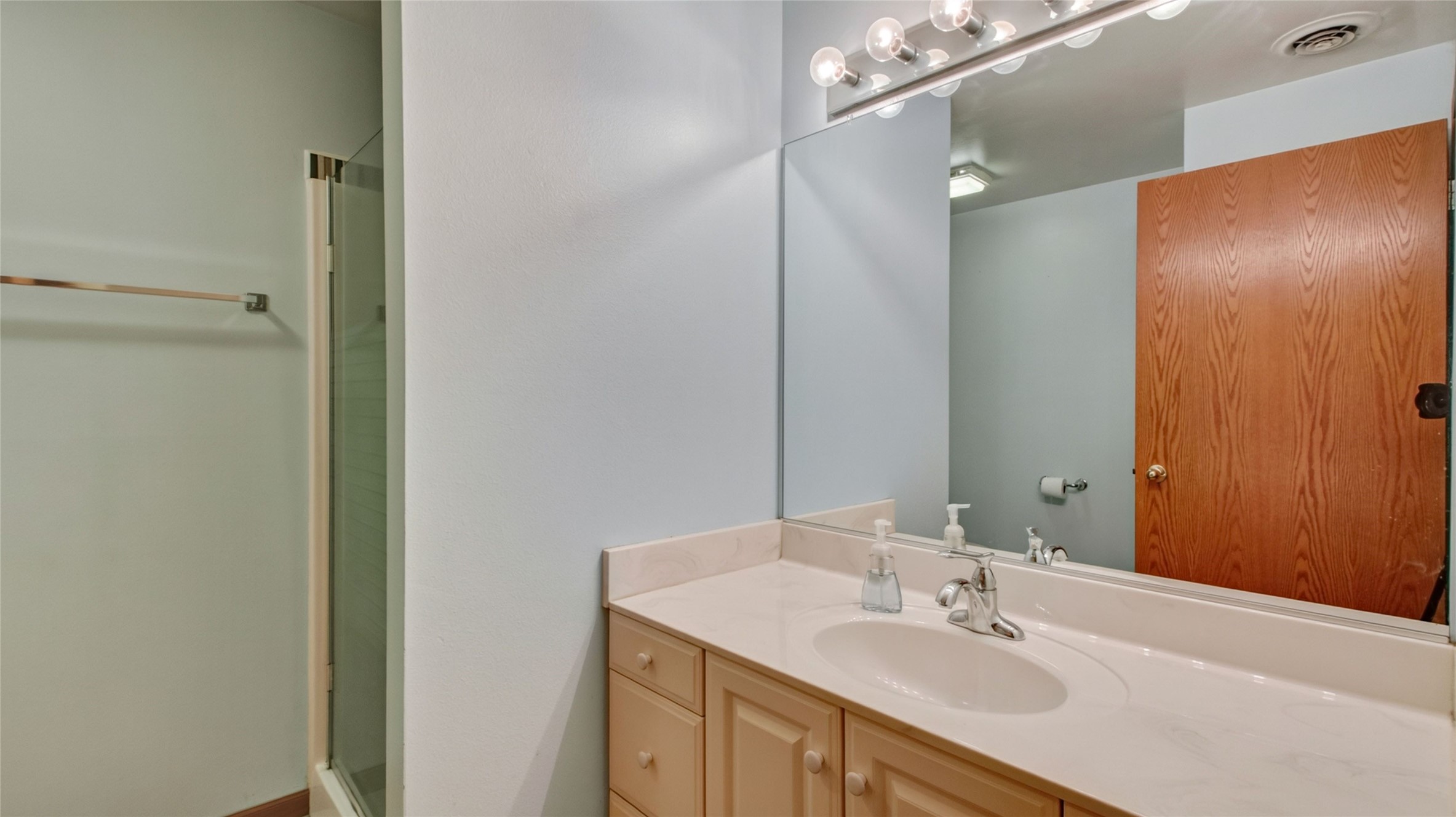 415 Hewitt Street Property Photo 24