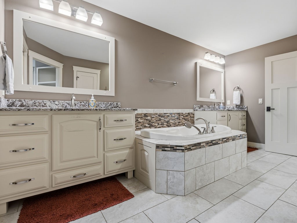 4766 S Oakwood Hills Parkway Property Photo 18