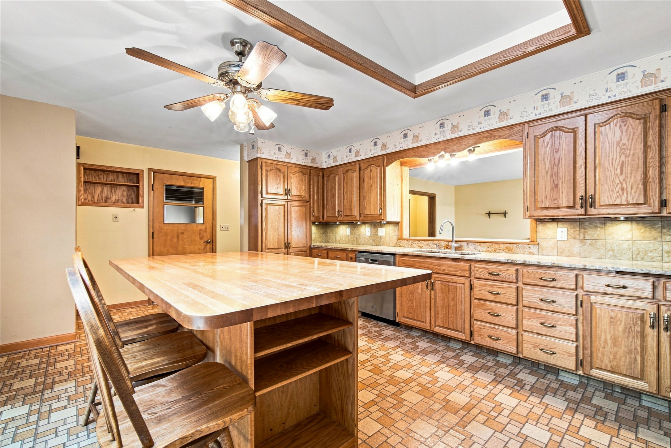 327 Marshall Street Property Photo 9