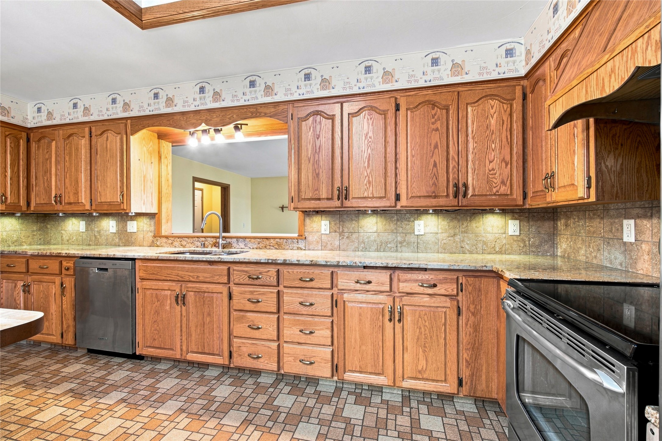 327 Marshall Street Property Photo 13