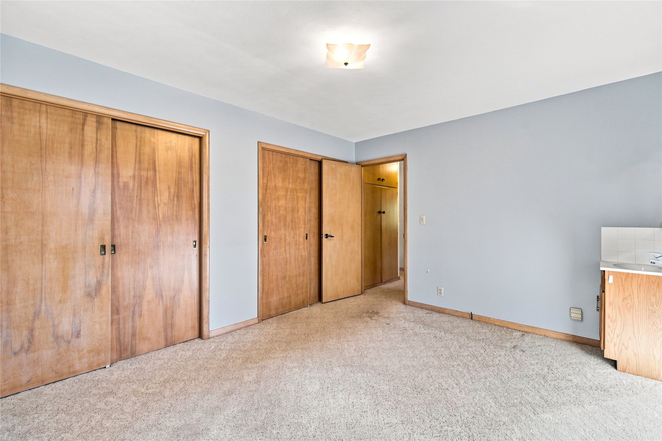 327 Marshall Street Property Photo 25