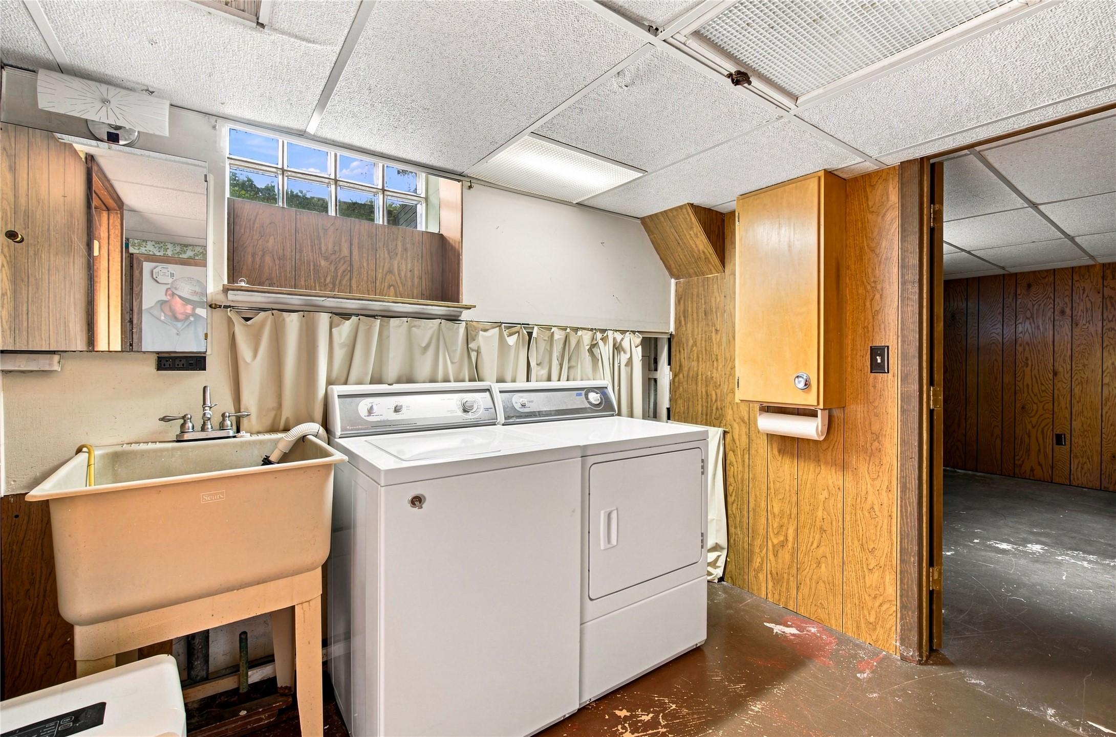 327 Marshall Street Property Photo 35