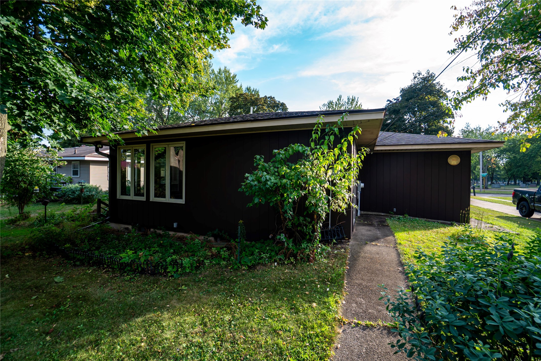 327 Marshall Street Property Photo 48