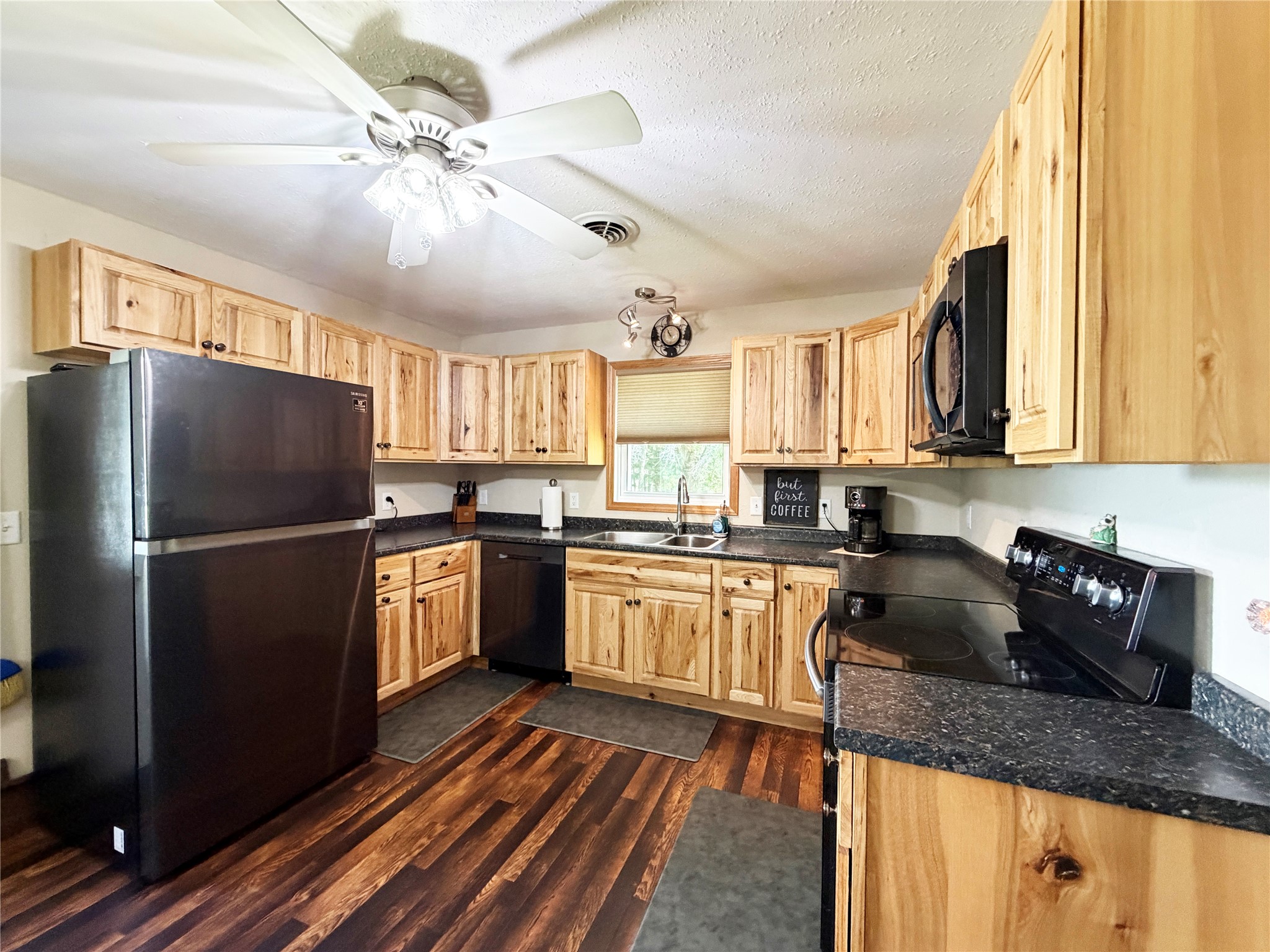 2730 6 1/2 Avenue Property Photo 5