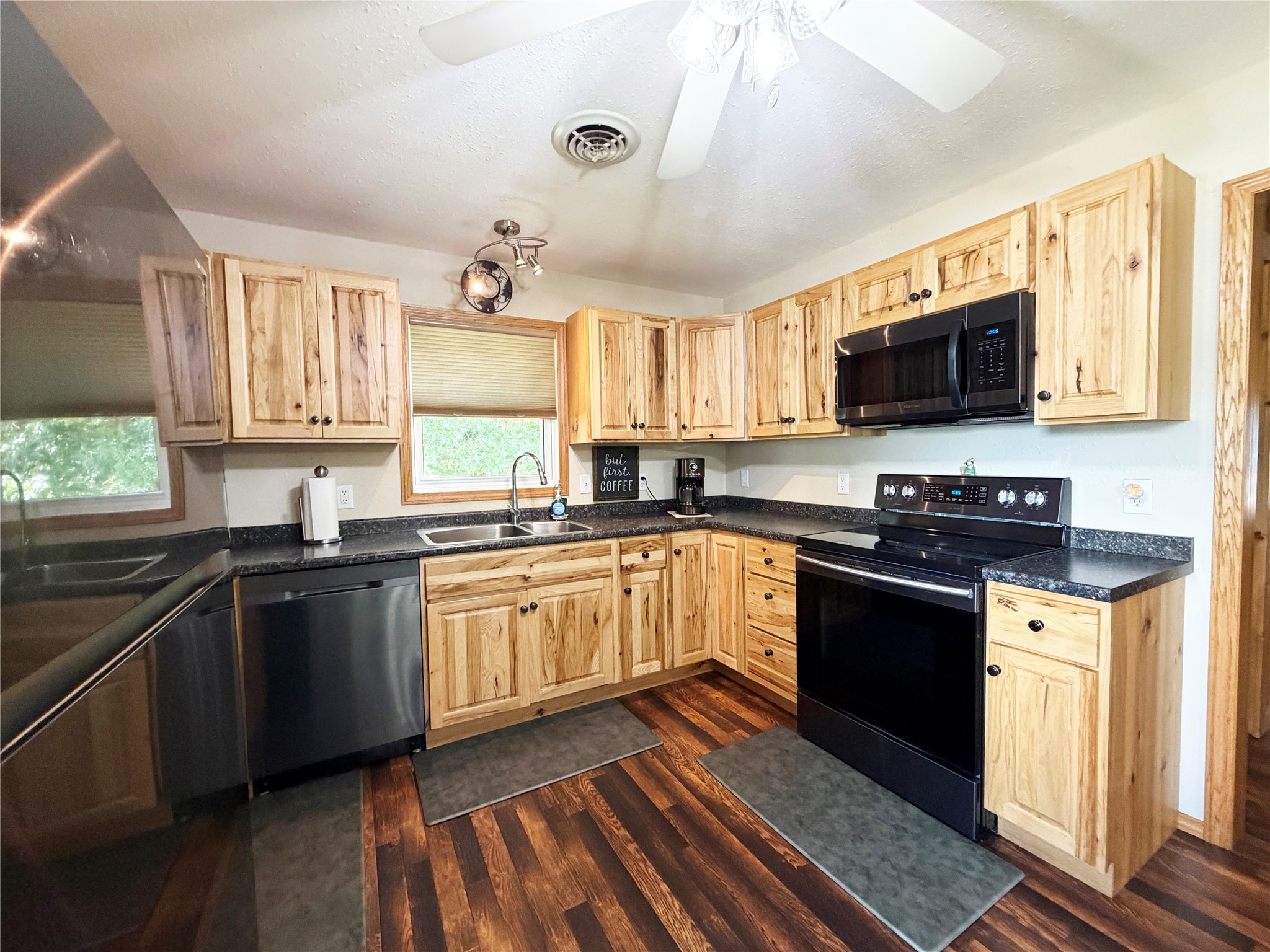 2730 6 1/2 Avenue Property Photo 6