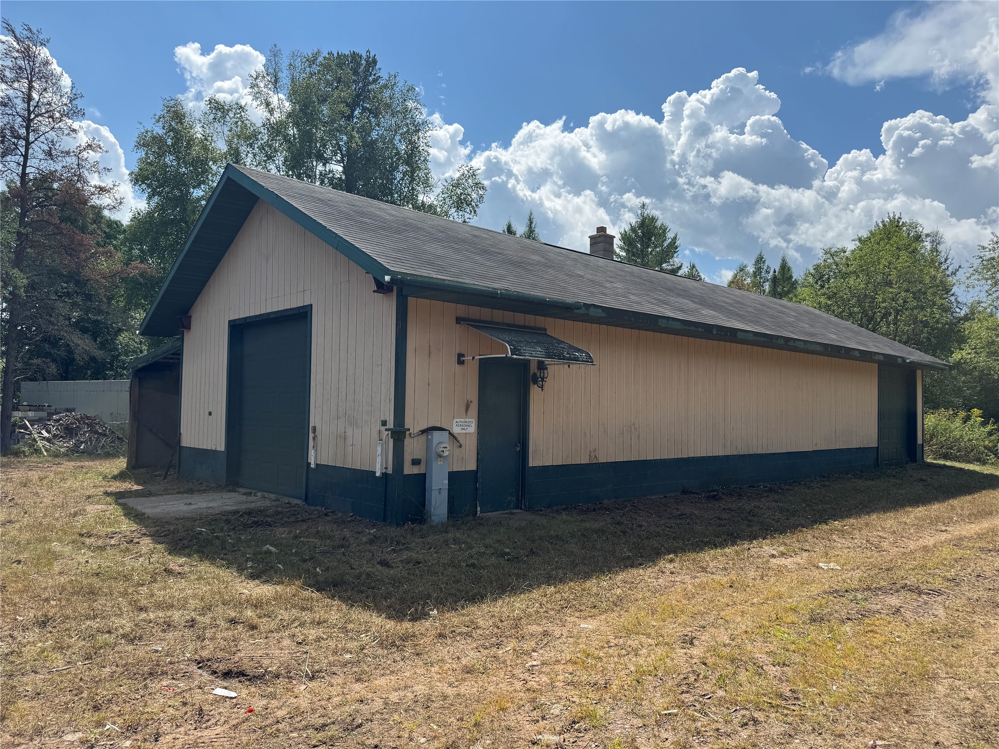 900 County Rd A Property Photo 2