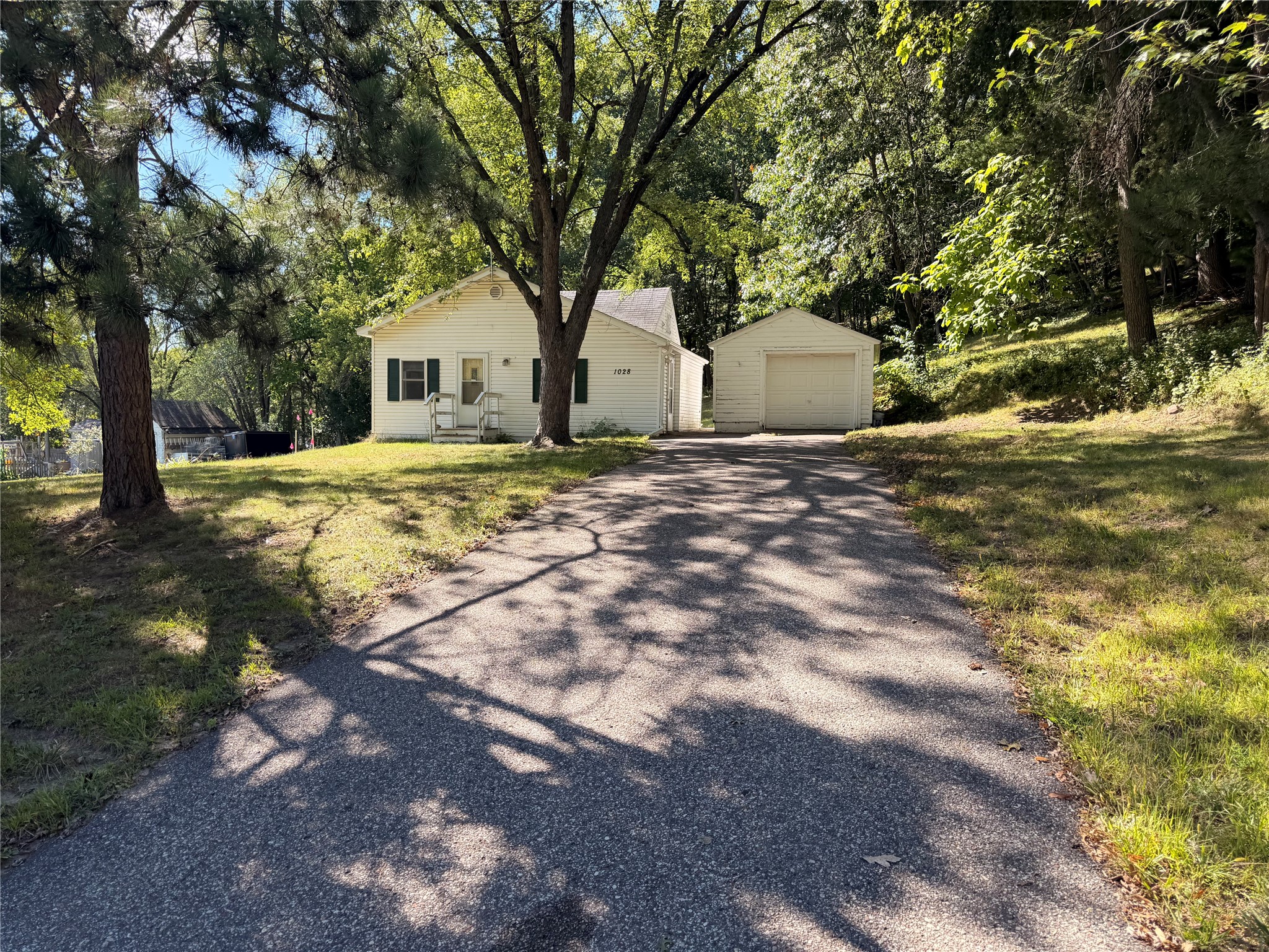 1028 Essex Street Property Photo 1
