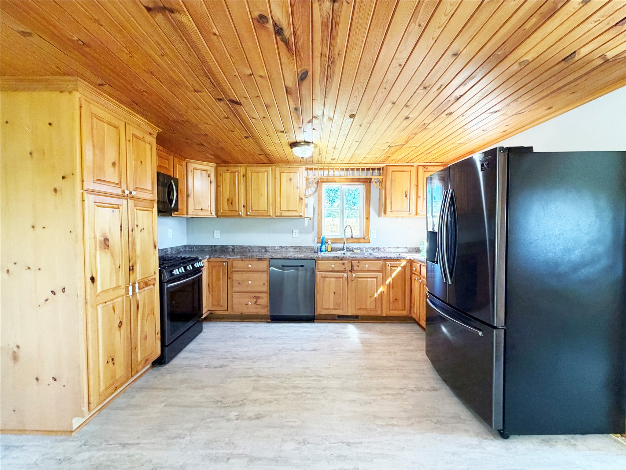 1168 24th Street Property Photo 4