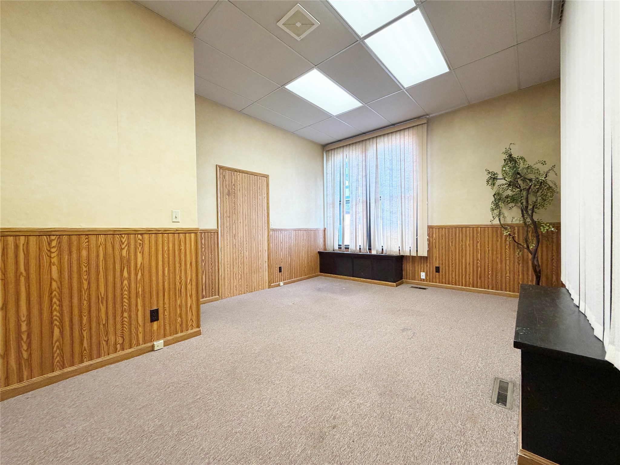 431 S Main Street Property Photo 9