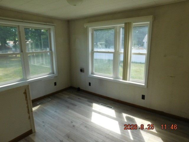 817 E 5th Street N Property Photo 3