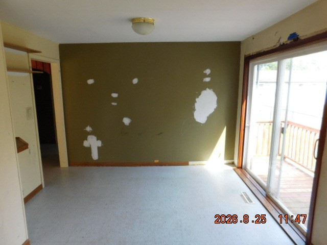 817 E 5th Street N Property Photo 5