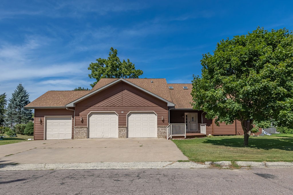 636 E Olson Street Property Photo 1