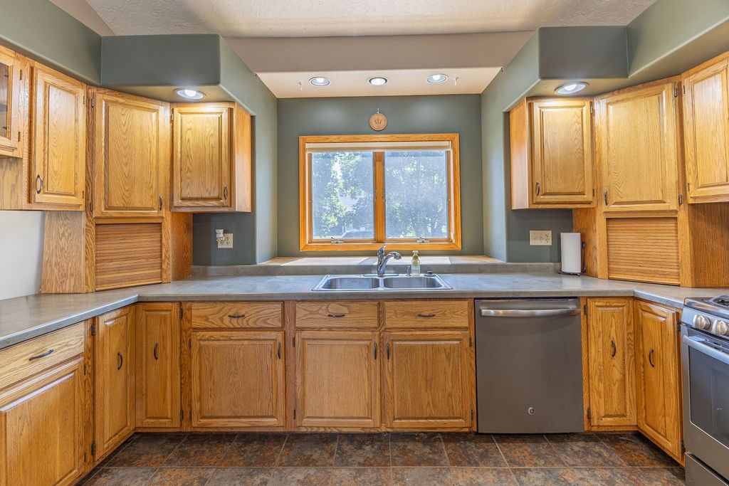 636 E Olson Street Property Photo 5