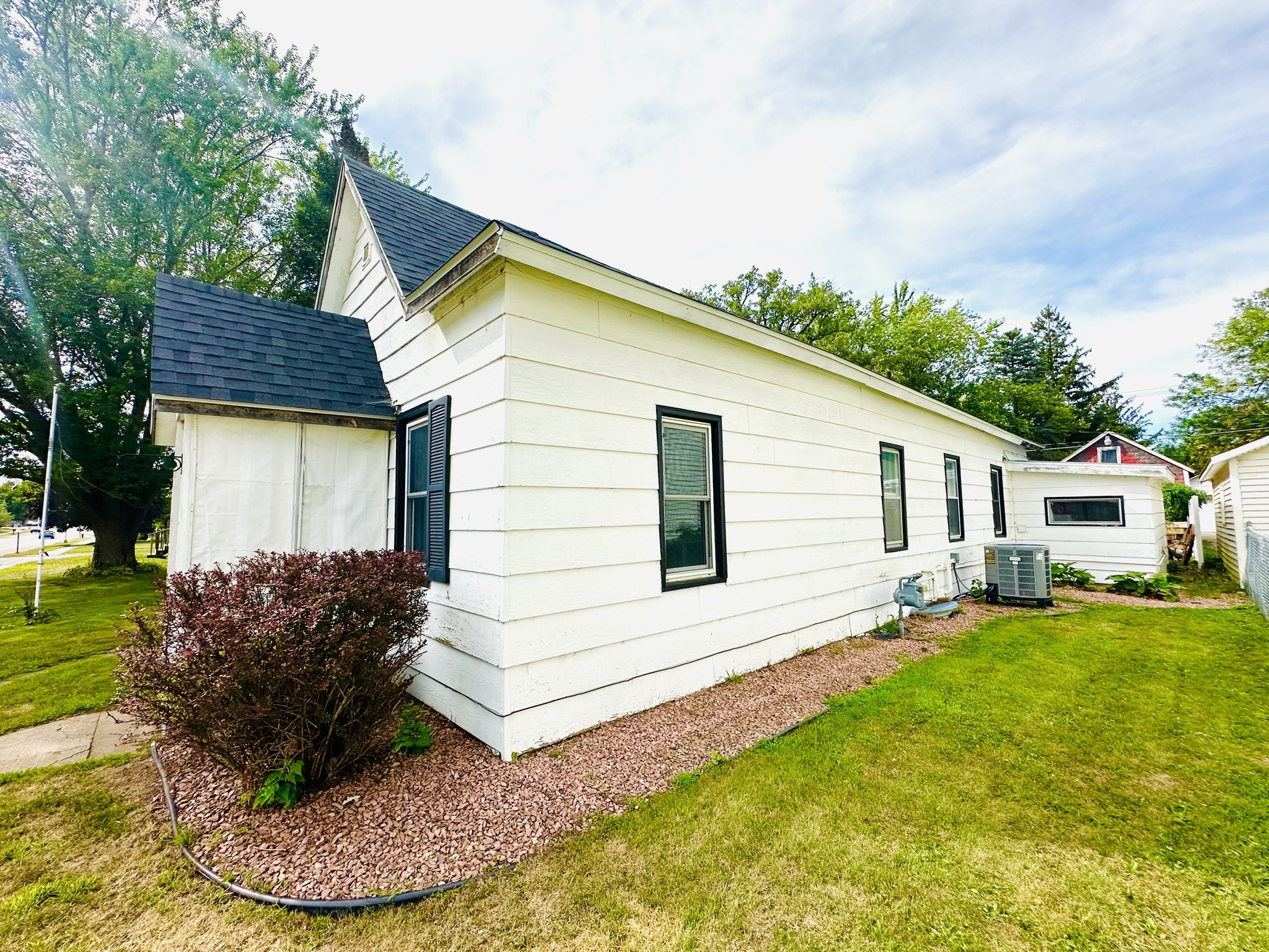 1021 E La Salle Avenue Property Photo 6