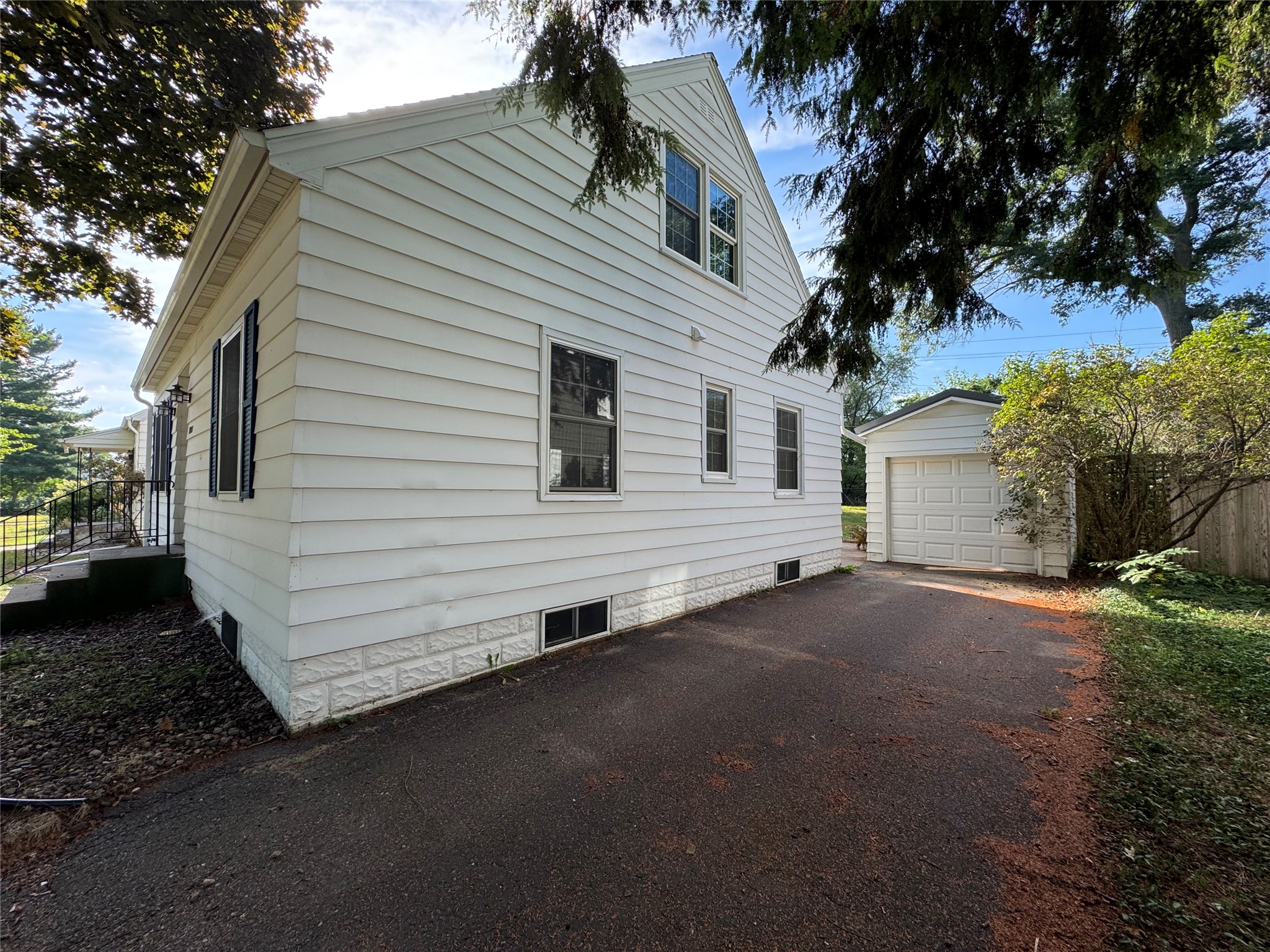 1305 Hoover Avenue Property Photo 5