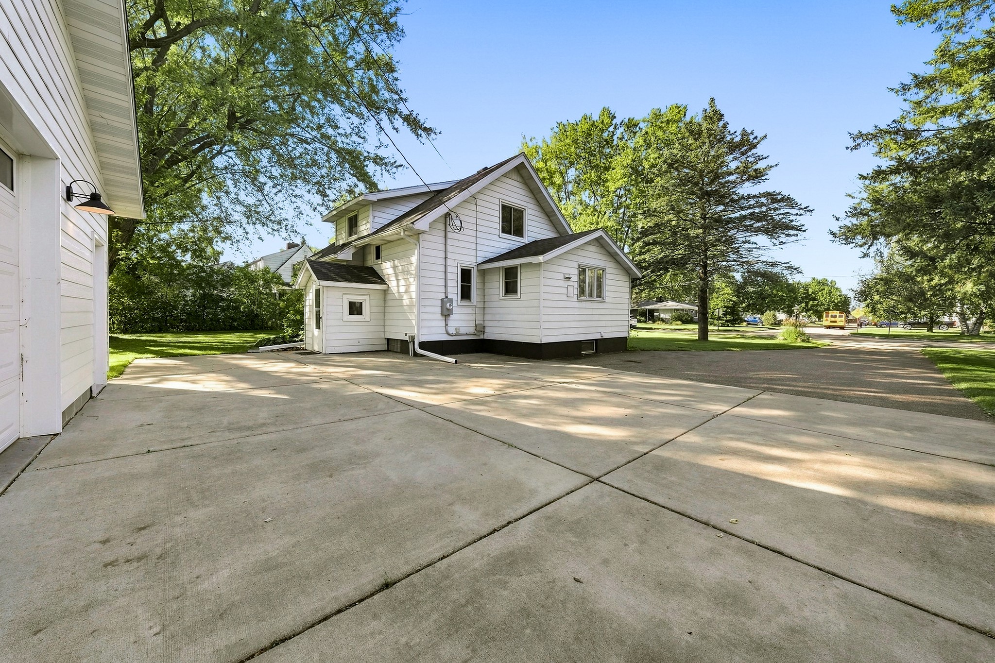 300 Elm Avenue W Property Photo 42