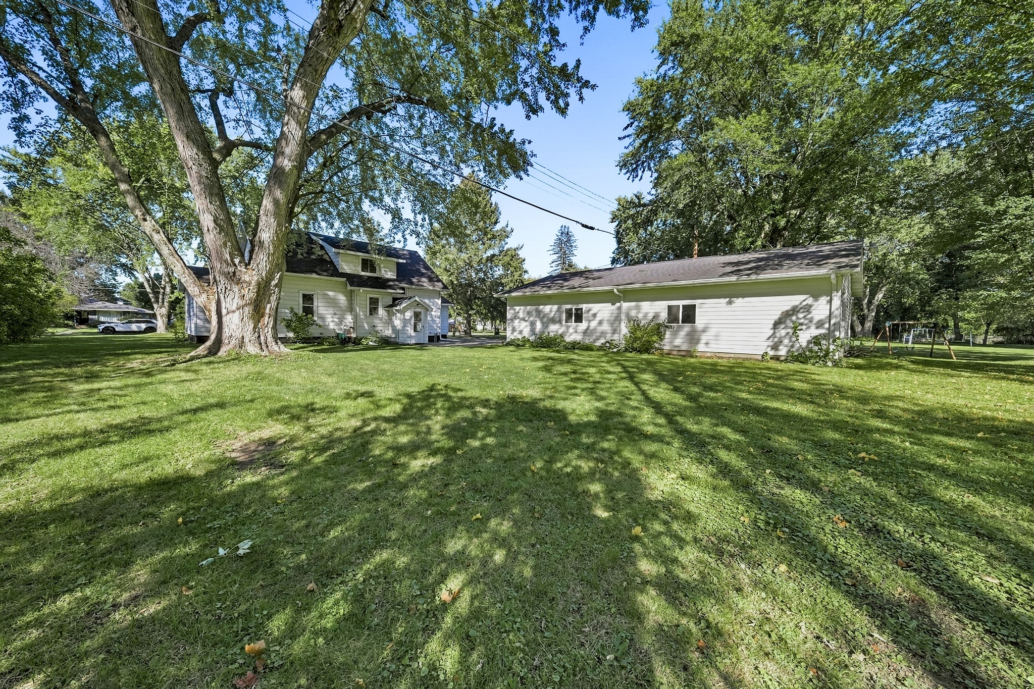 300 Elm Avenue W Property Photo 44