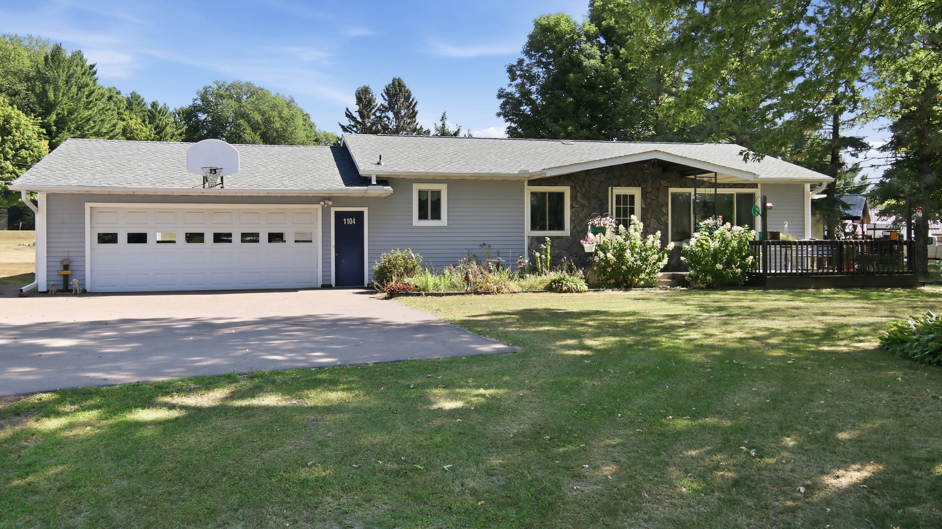 1104 W Winter Avenue Property Photo 1
