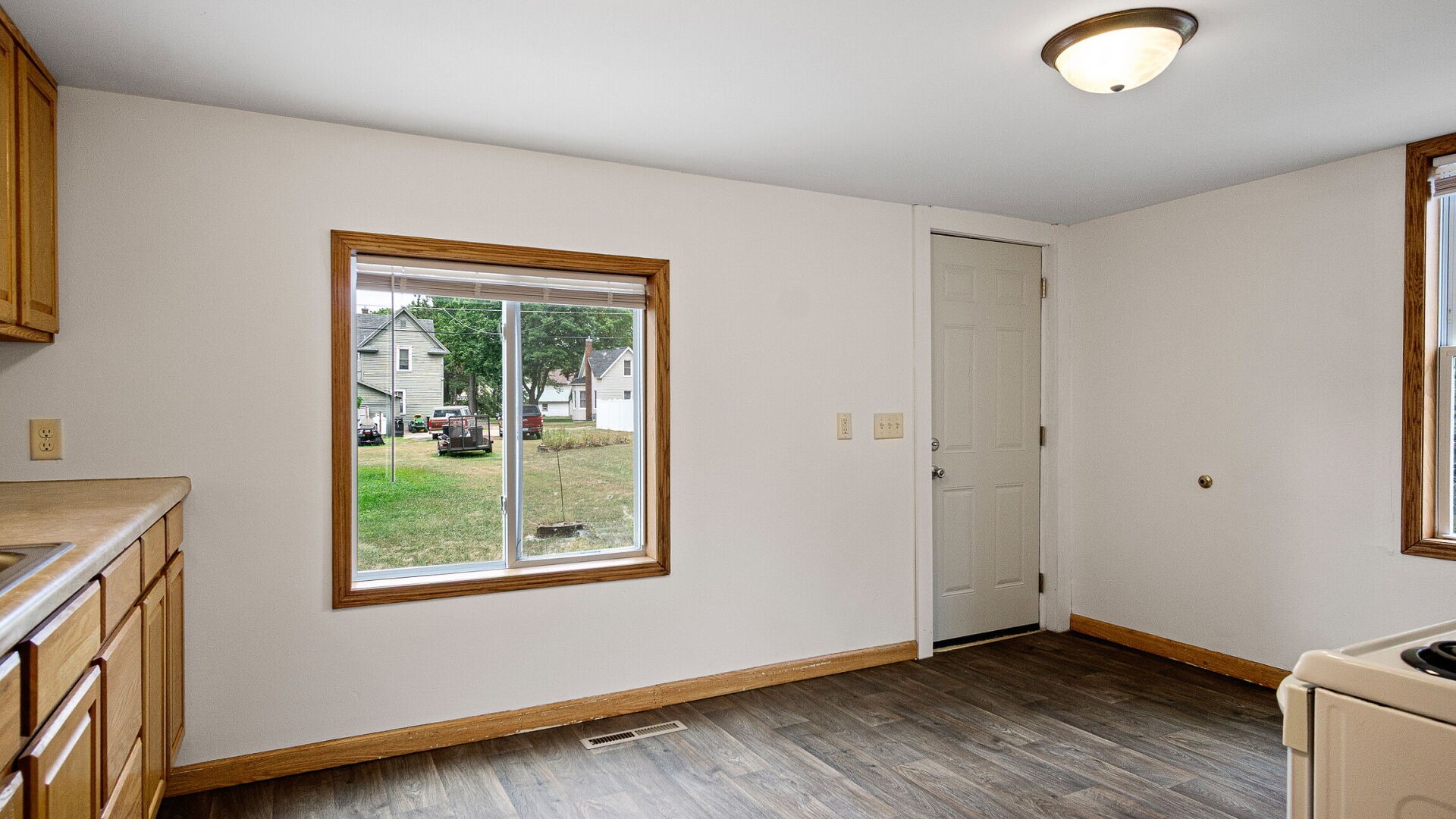 1315 11th Street E Property Photo 4