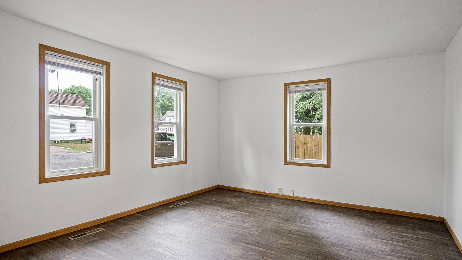 1315 11th Street E Property Photo 6