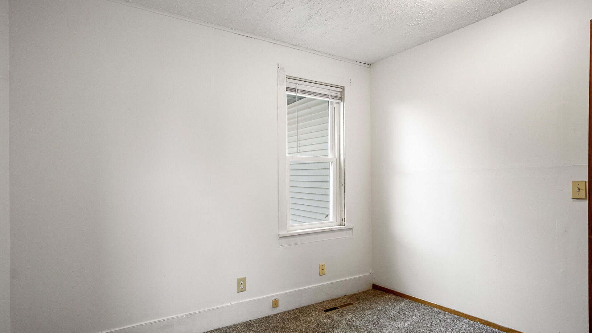 1315 11th Street E Property Photo 12