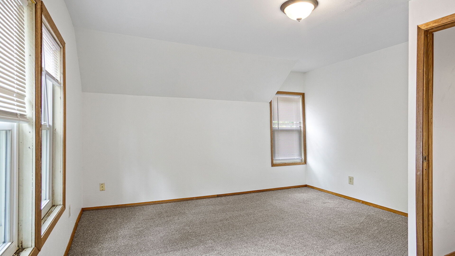 1315 11th Street E Property Photo 22