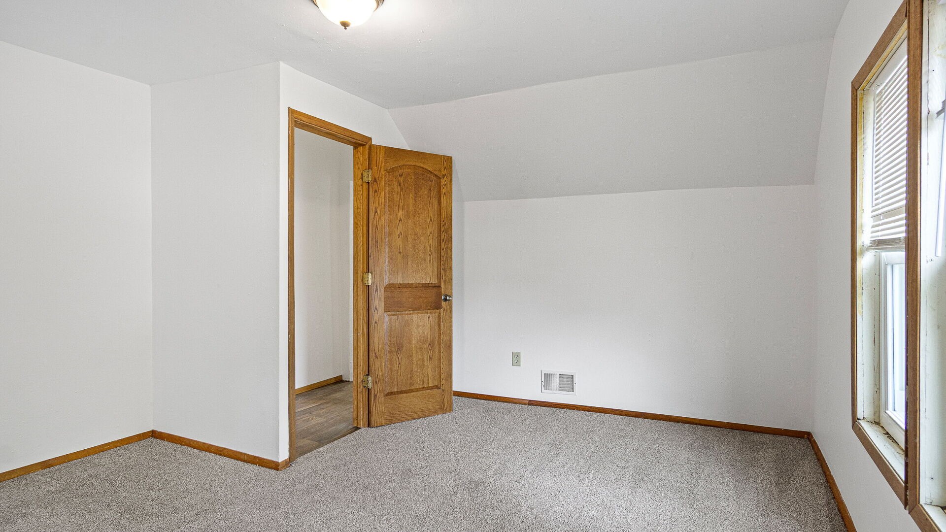 1315 11th Street E Property Photo 23
