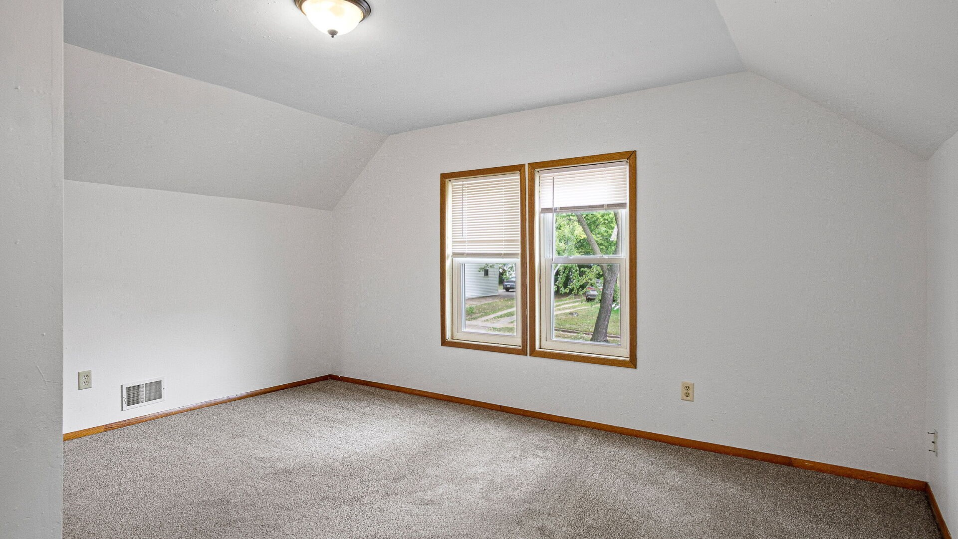1315 11th Street E Property Photo 24