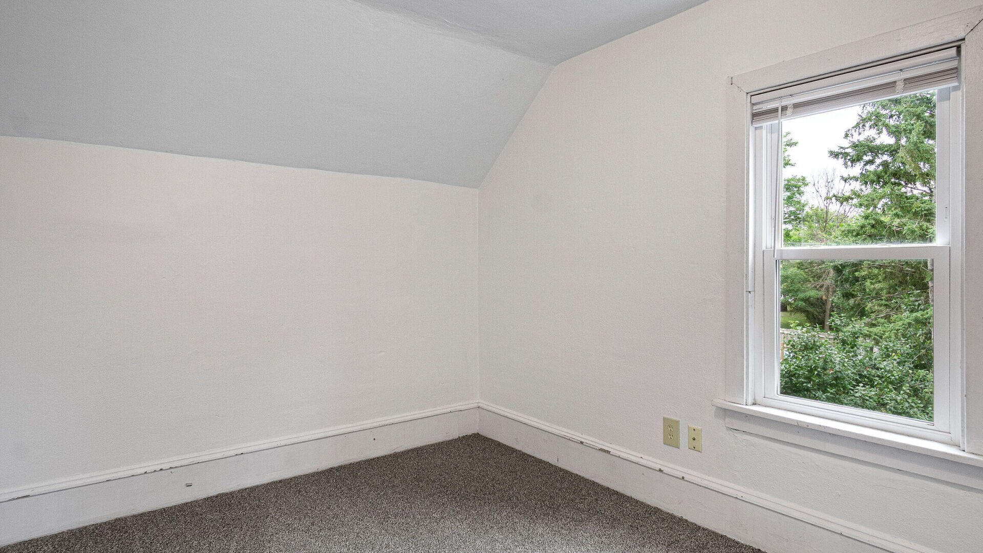 1315 11th Street E Property Photo 25