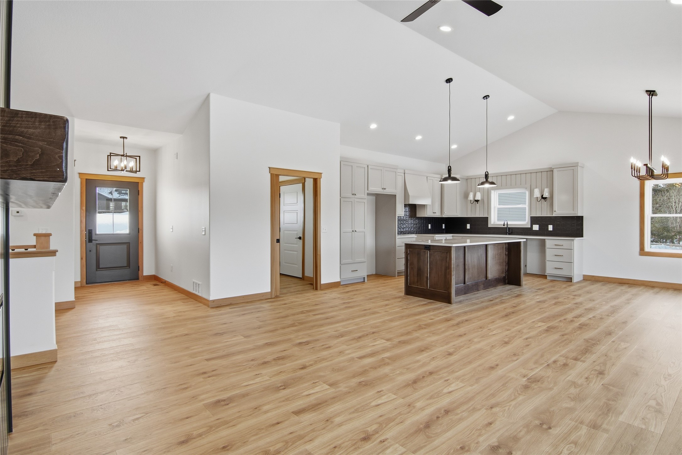 1921 Willow Creek Parkway Property Photo 3