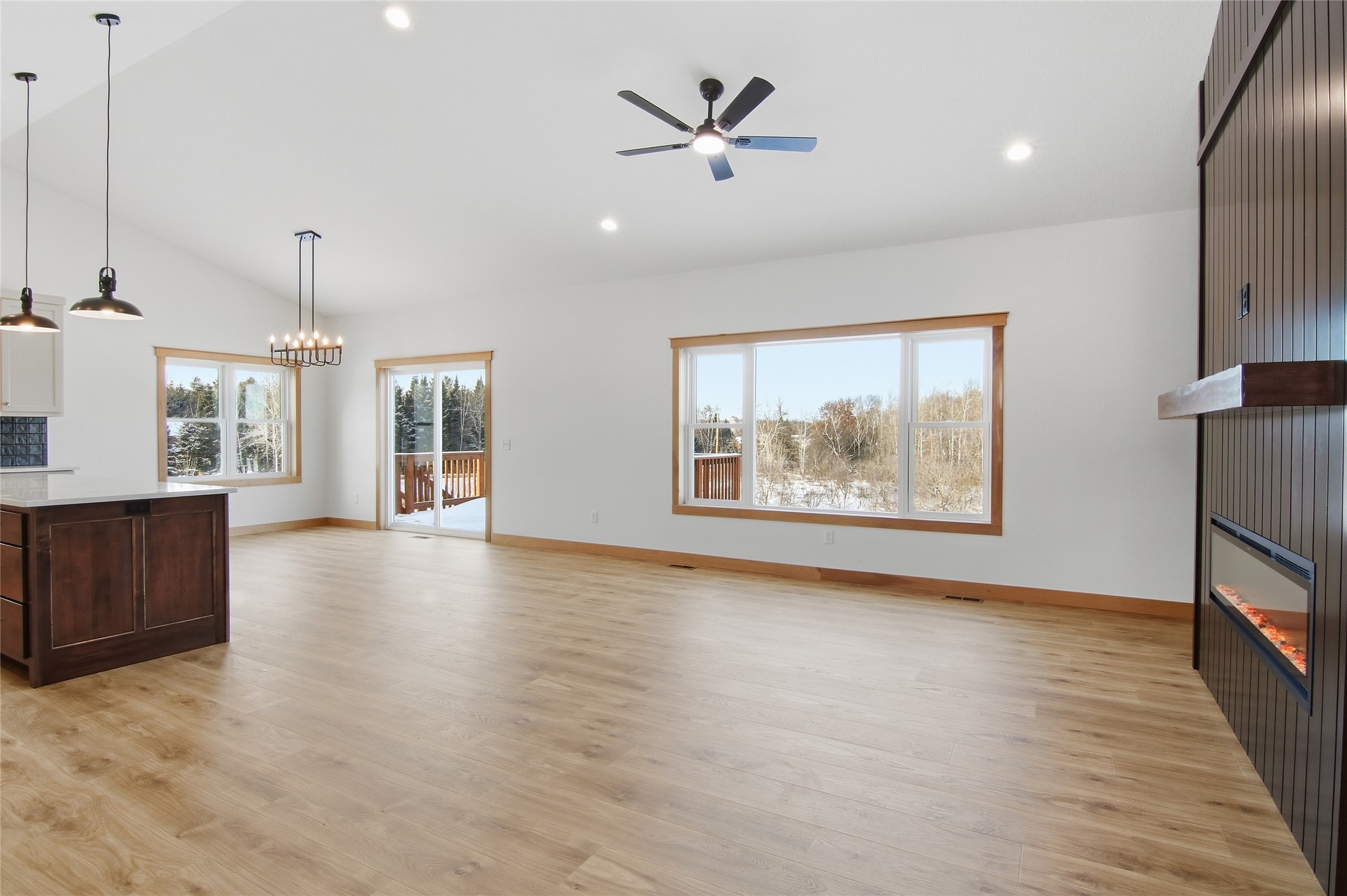 1921 Willow Creek Parkway Property Photo 6