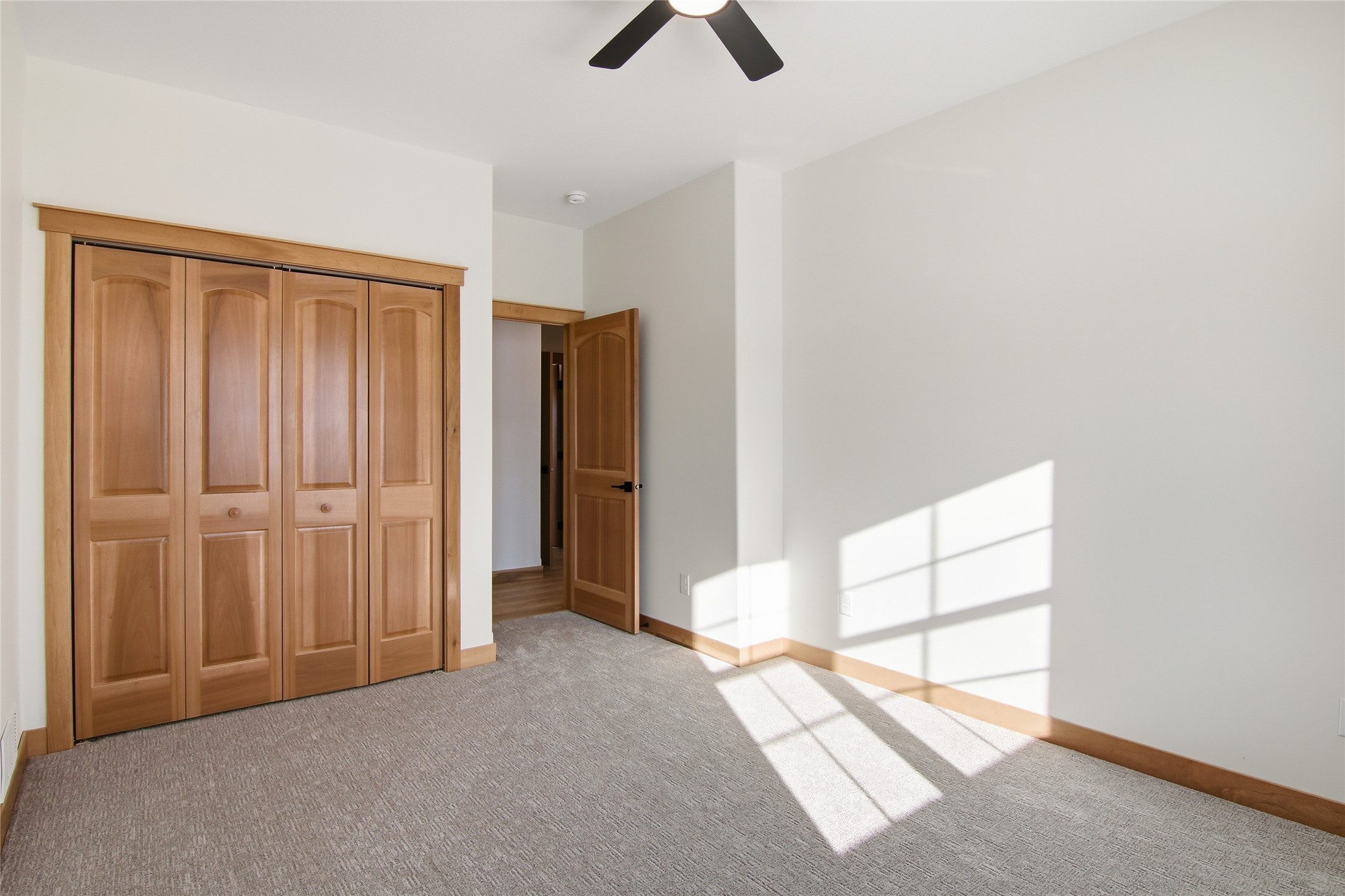1921 Willow Creek Parkway Property Photo 22