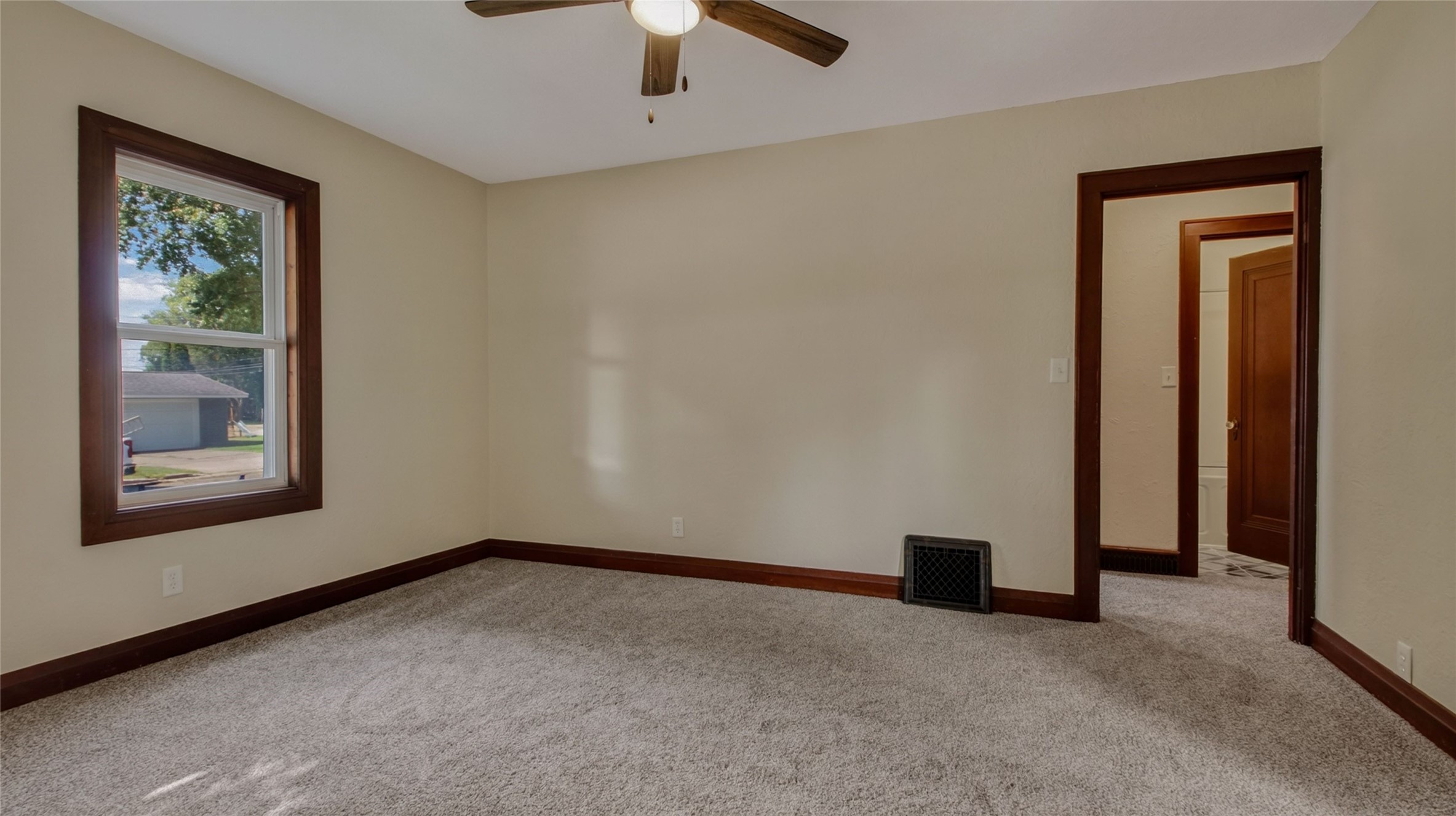 700 Main Street Property Photo 12