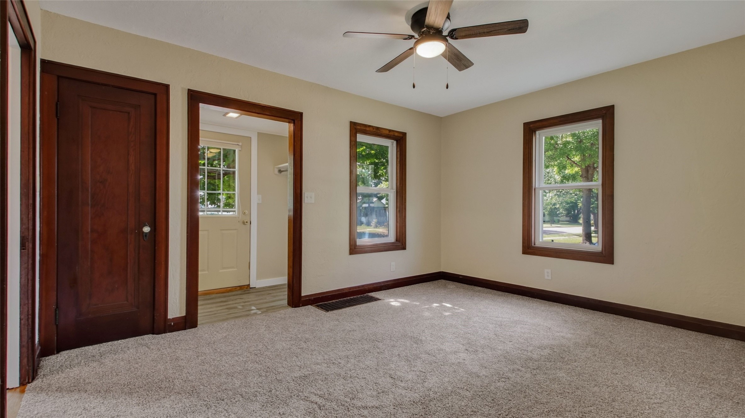 700 Main Street Property Photo 14