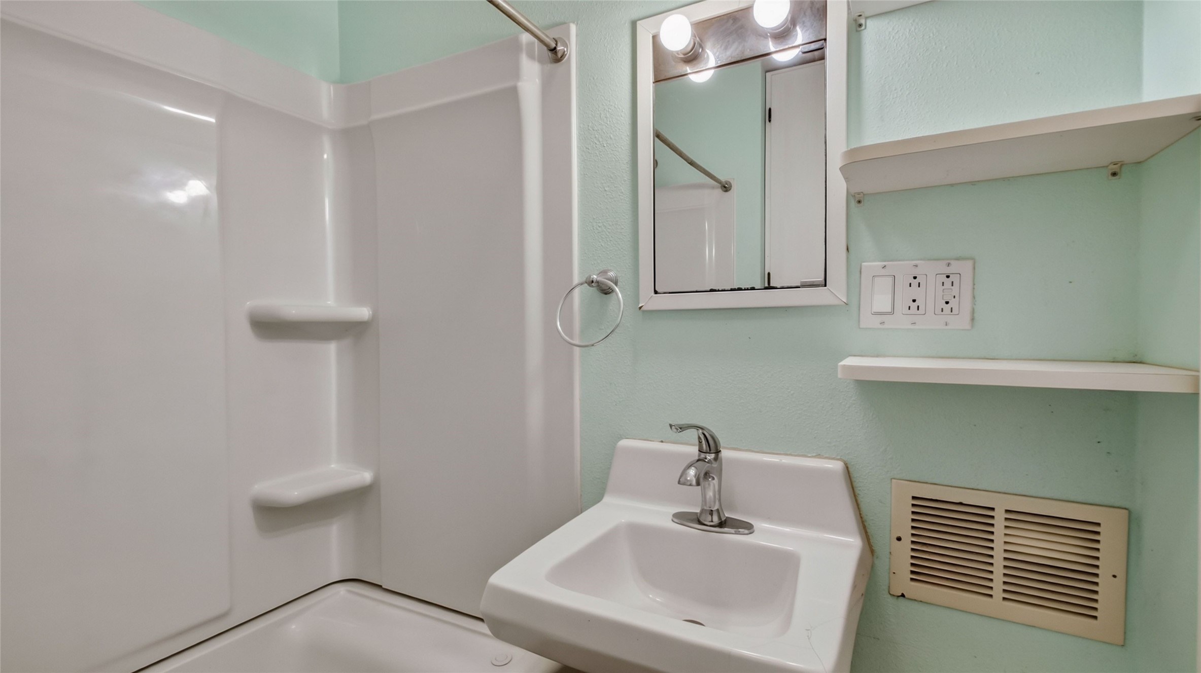 700 Main Street Property Photo 18