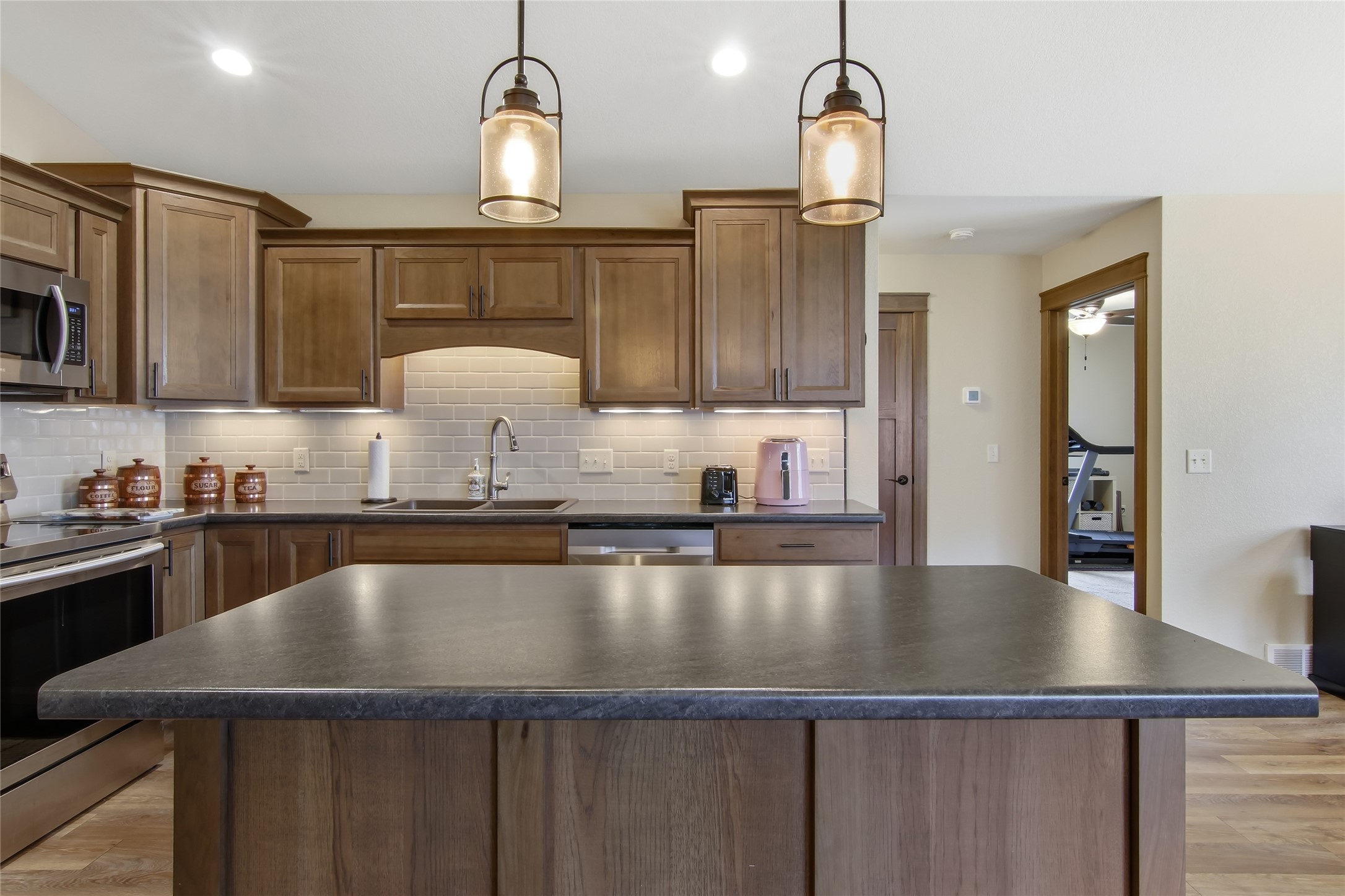 5592 Green Park Drive Property Photo 11