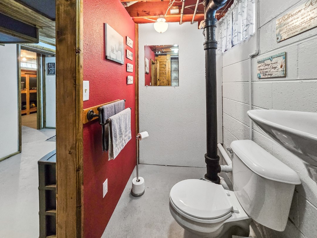 109 N Wisconsin Avenue Property Photo 23