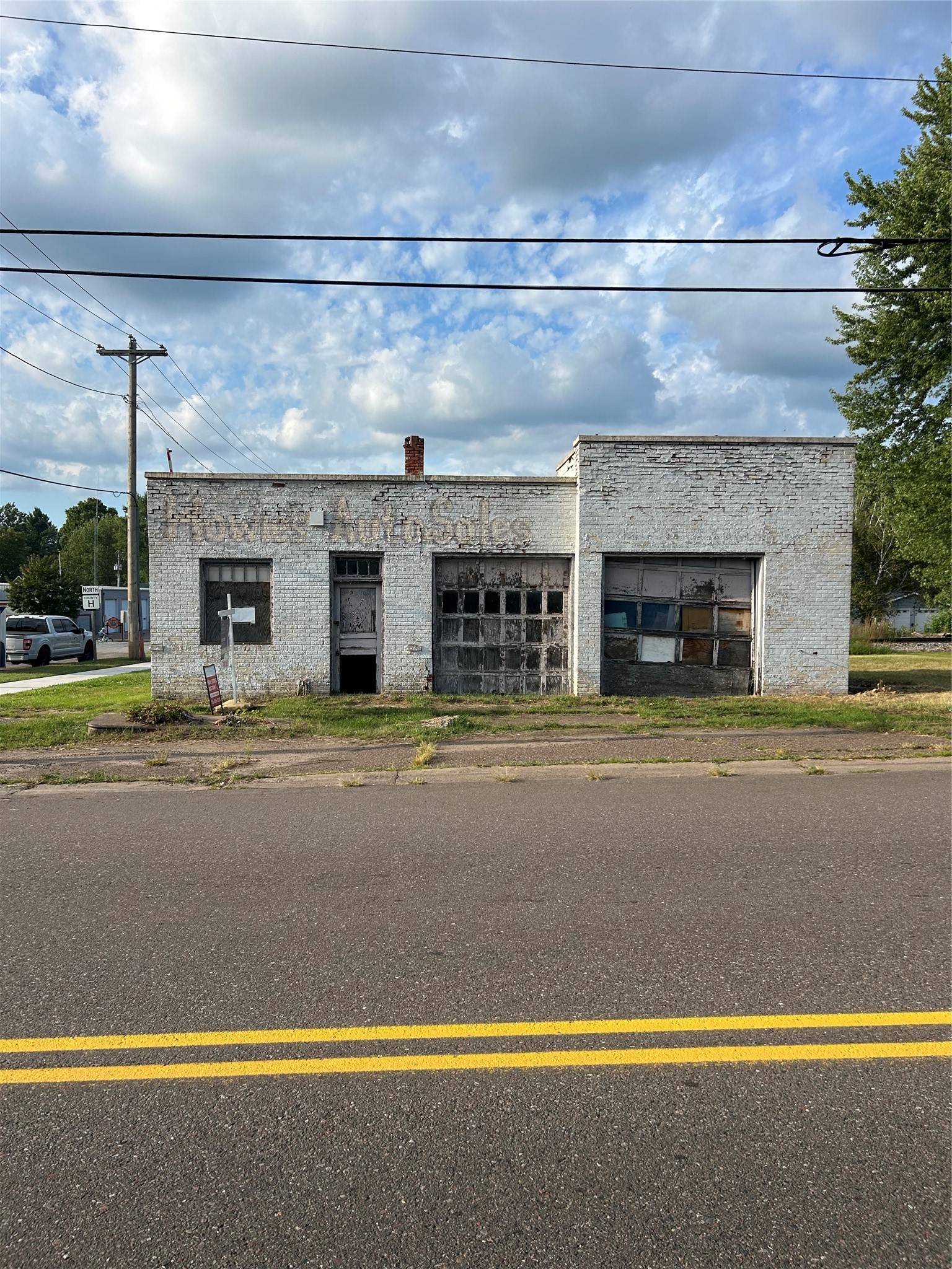401 E Maple Street Property Photo 1