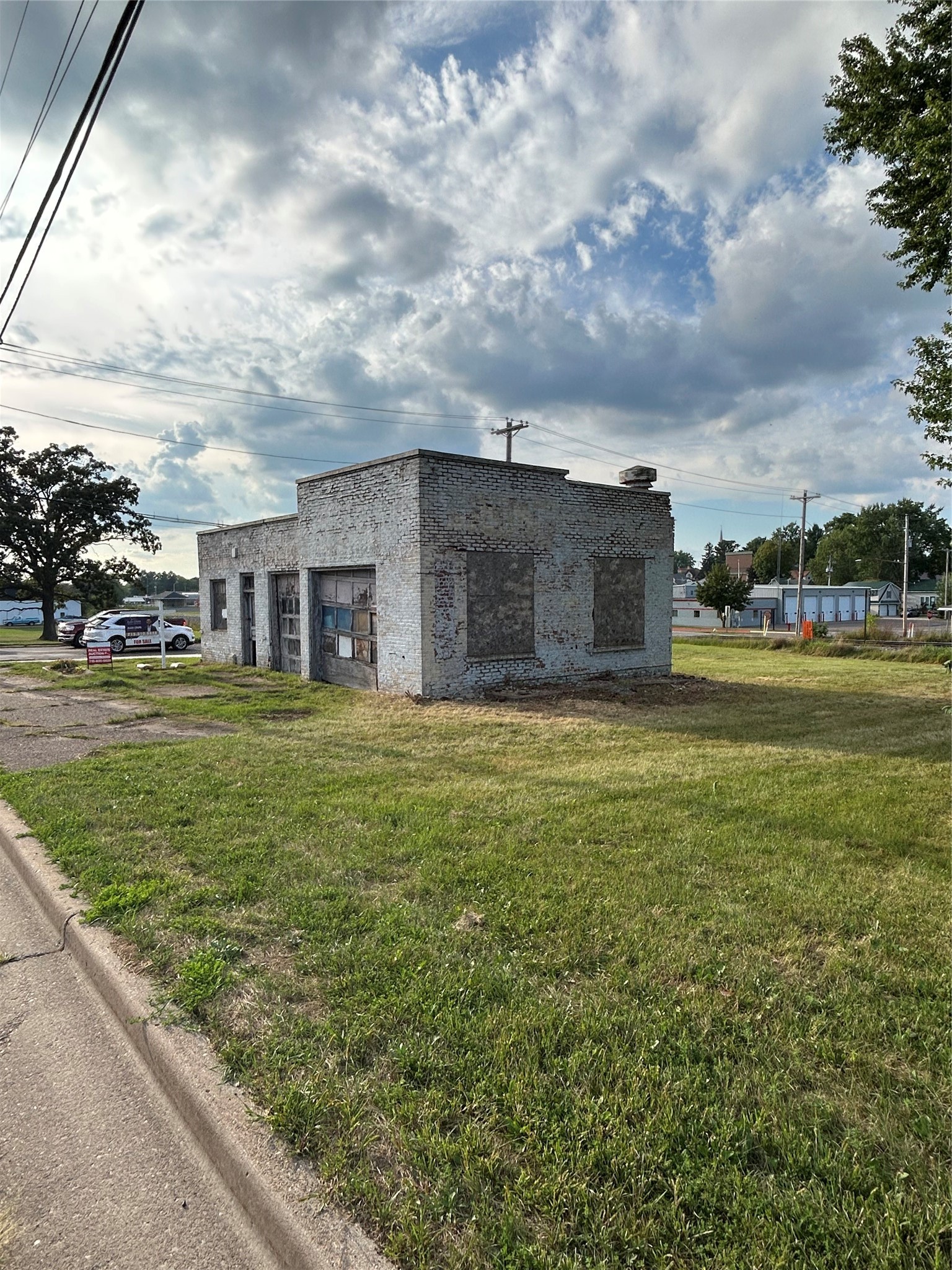 401 E Maple Street Property Photo 3