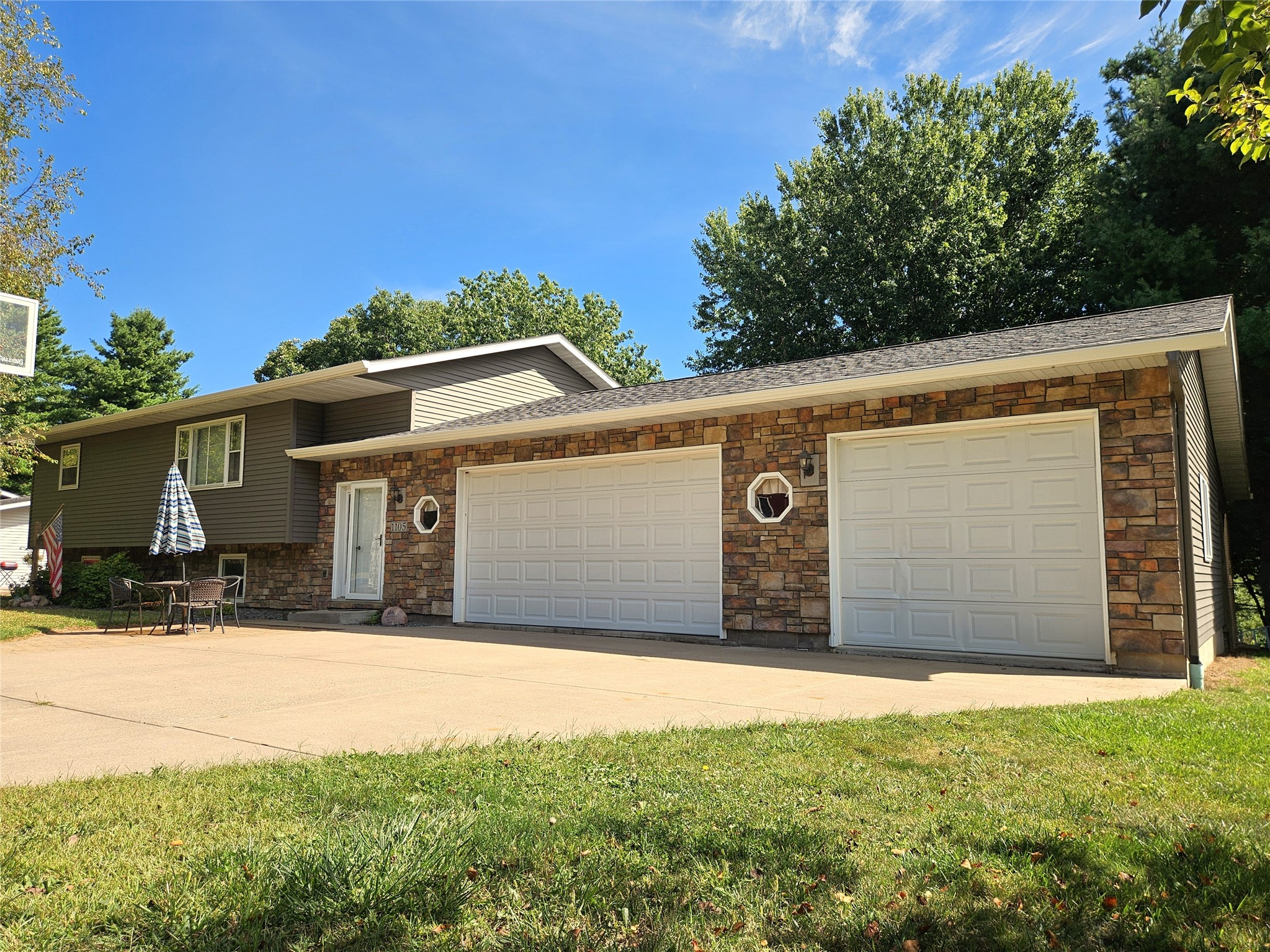 1105 Beohmer Drive Property Photo 1