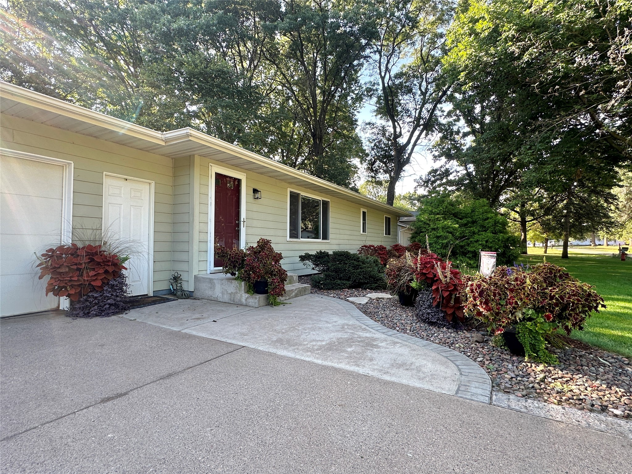 2851 E 119th Street Property Photo 4