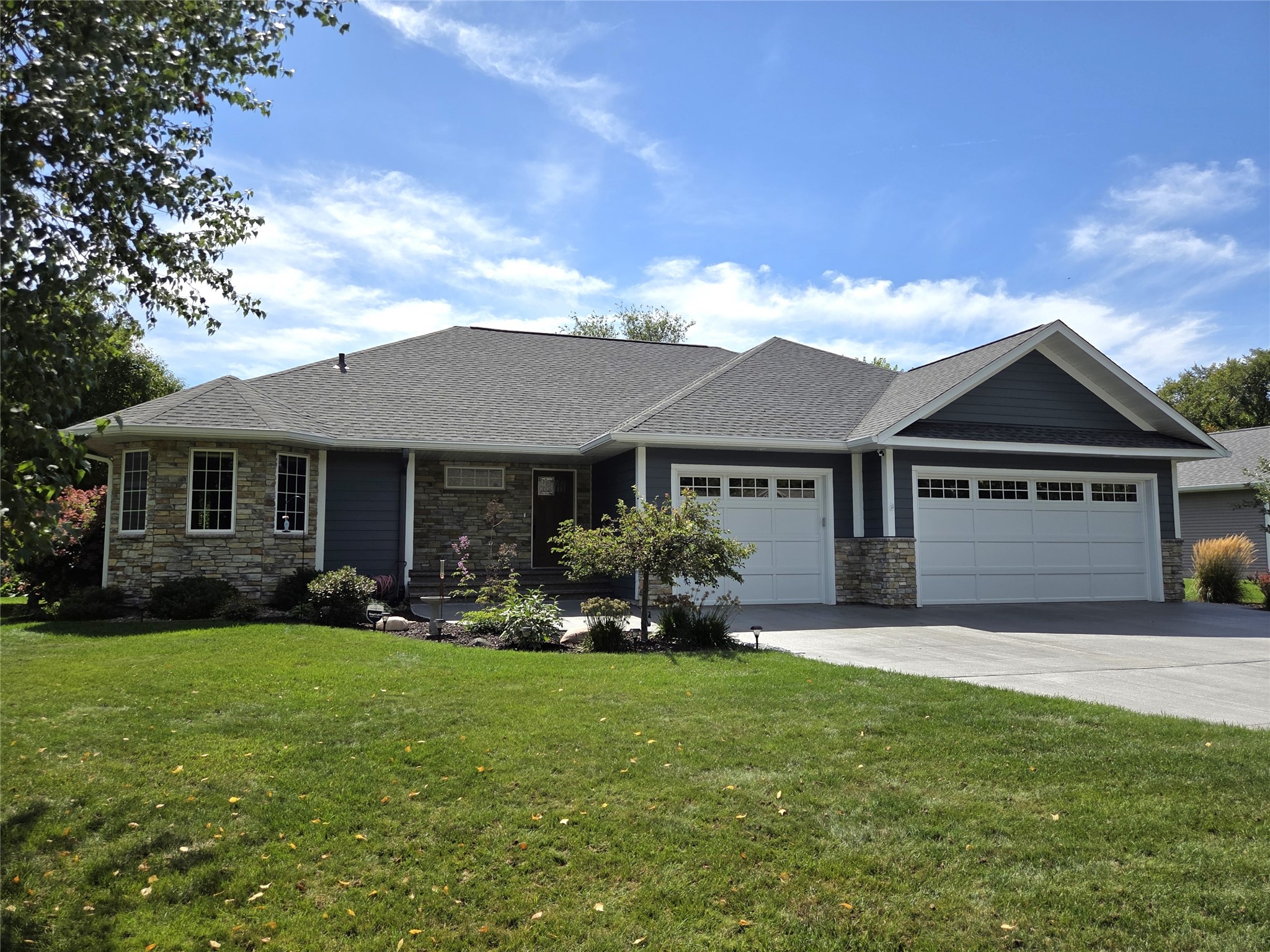 910 Scharbillig Court Property Photo 1