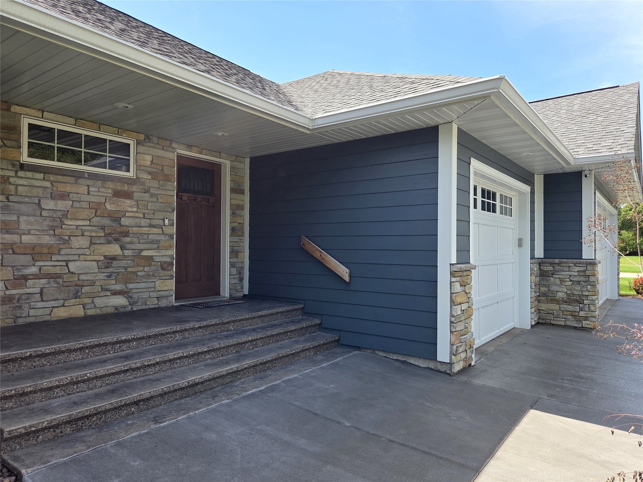 910 Scharbillig Court Property Photo 3