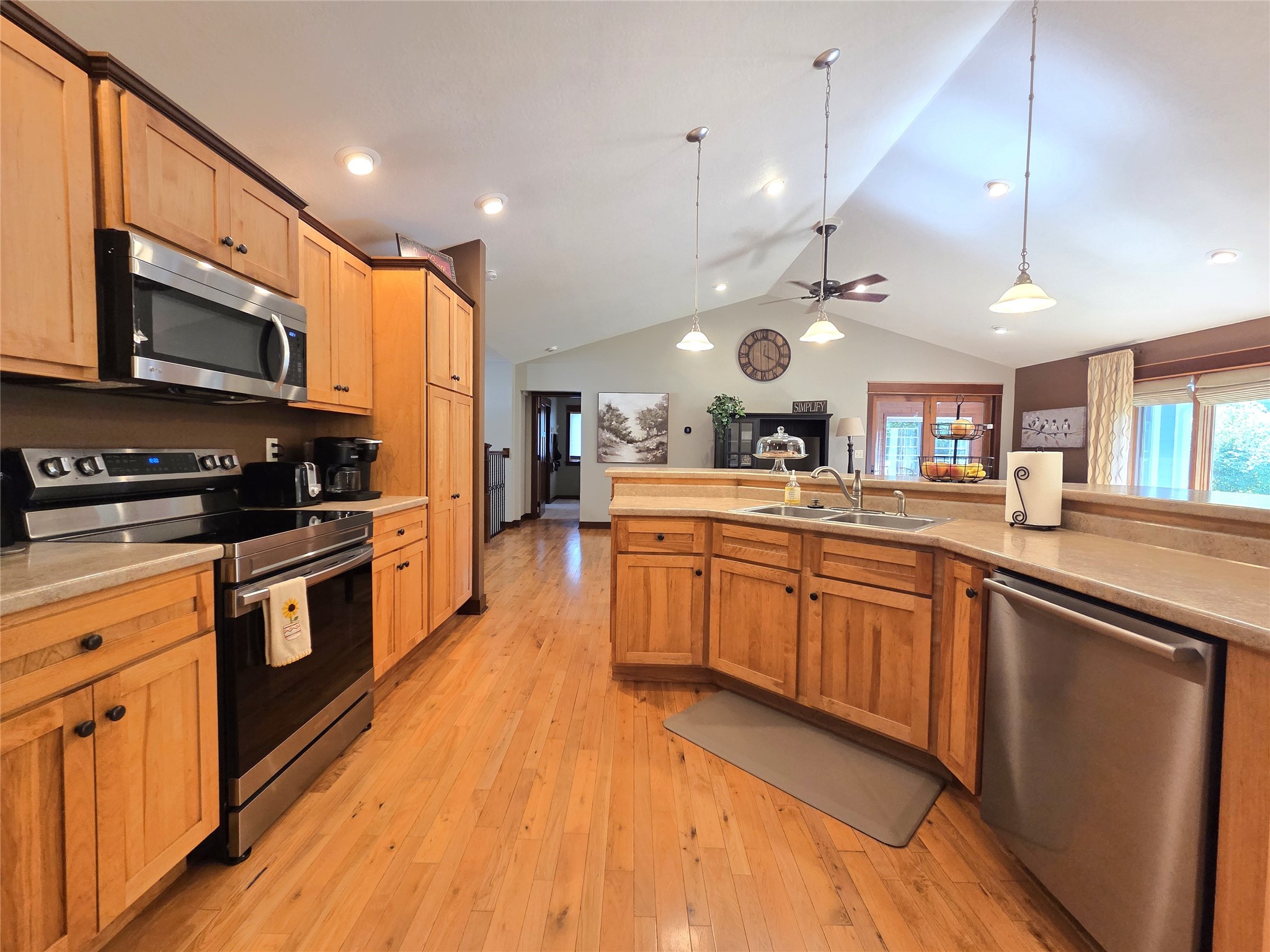 910 Scharbillig Court Property Photo 6