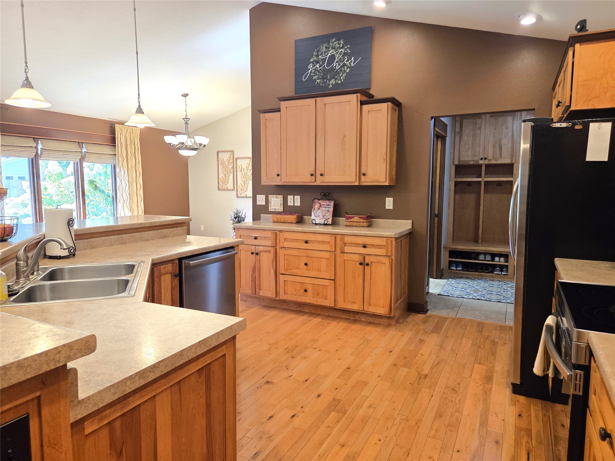 910 Scharbillig Court Property Photo 7